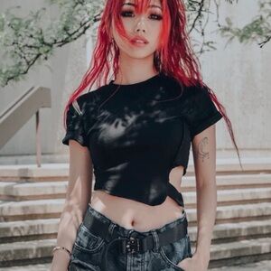 Lychee the label Assam Cutout Zipper Detail T Shirt size M